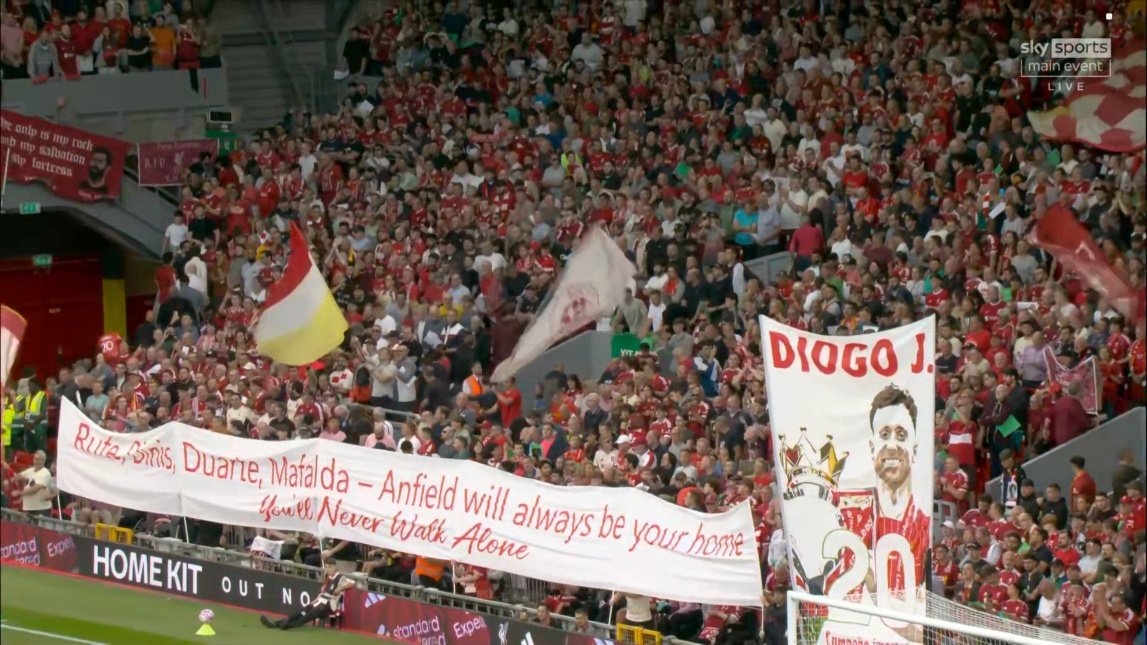 "Rute, Dinis, Duarte, Mafalda - Anfield sempre será sua casa"

"You'll Never Walk Alone"

❤️