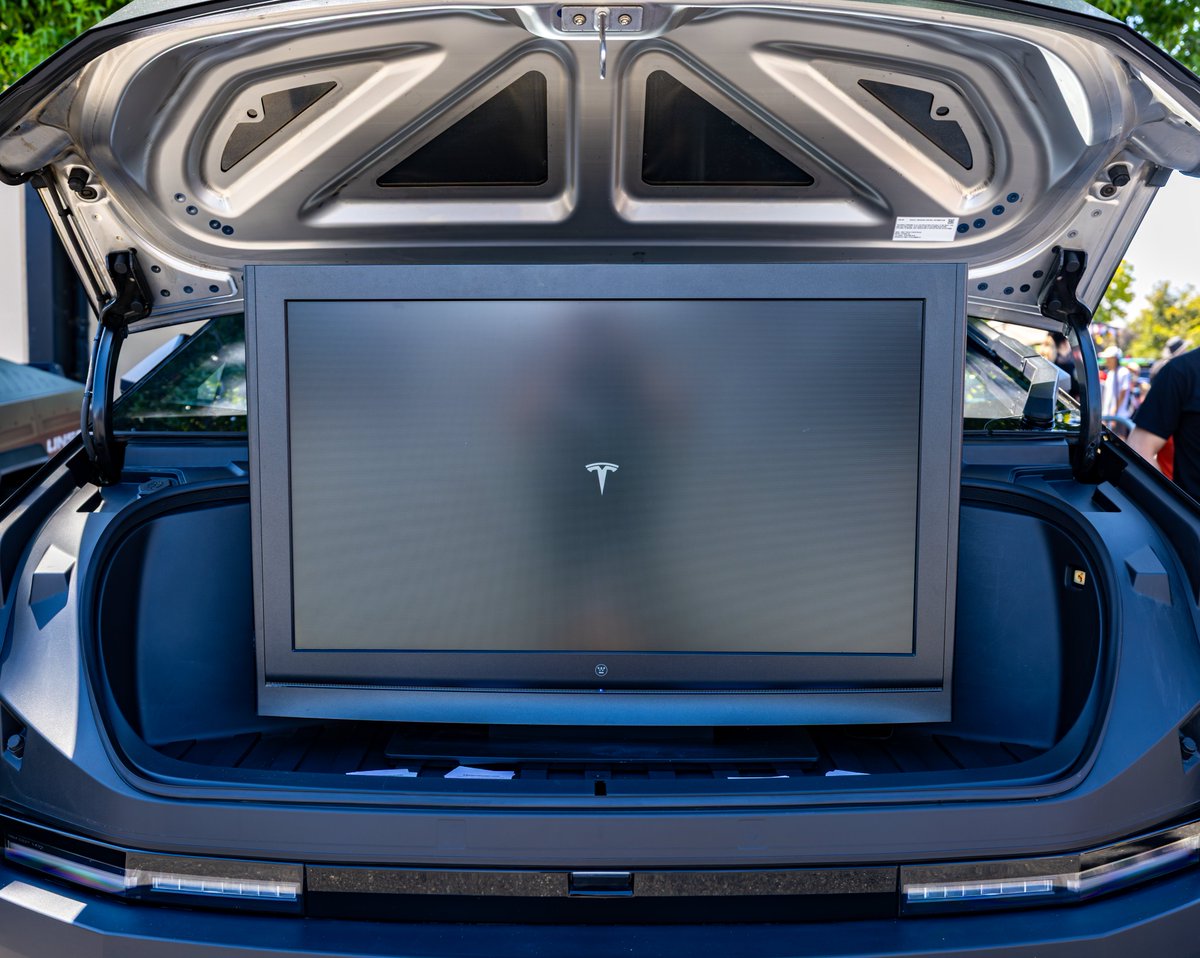 Frunkgating at <a href="/theXtakeover/">X Takeover</a>. 

<a href="/chattybird0306/">Amanda Hazel</a> <a href="/aaronjcash/">Aaron Cash - ABetterTheater.com</a> <a href="/cybertruck/">Cybertruck</a>