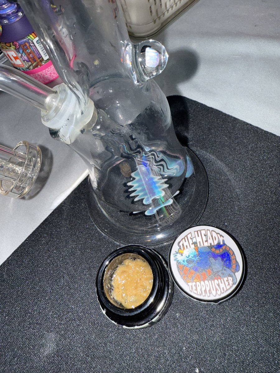 landshark425's tweet photo. #FDOTD with some fresh glass & Rosin is 🤌🏻
Some FIRE from the homie @therealhtp503
Sour Cowboy OG ripping it out of the Stefan_D_Boro Custom which needs a bath again after 3 Globs 😆 that’s what happens when ya got some Terpy Hash!
Happy FrHIGHday yall! Enjoy the weekend! 🫶🏻 https://t.co/bXl0qep1fK