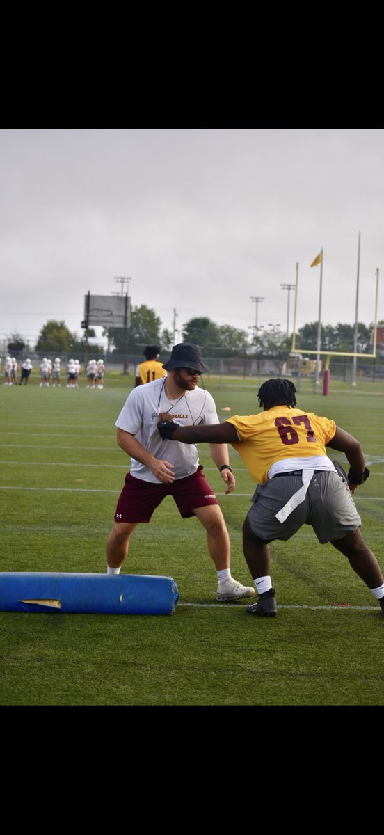 SeaGullFootball's tweet photo. Camp’s in session. L.I.F.R.

#GoGulls | Erin Maranto Photos https://t.co/oSdzYZiLJa