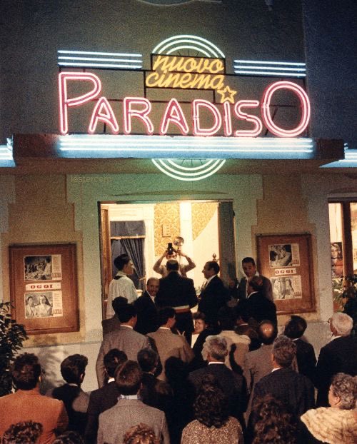 anaqeeee's tweet photo. te pongas como te pongas
la mejor película del mundo

ayer volví a verla en el cine de verano

que también es lo mejor del verano, el cine de verano https://t.co/6pIanFNPJn