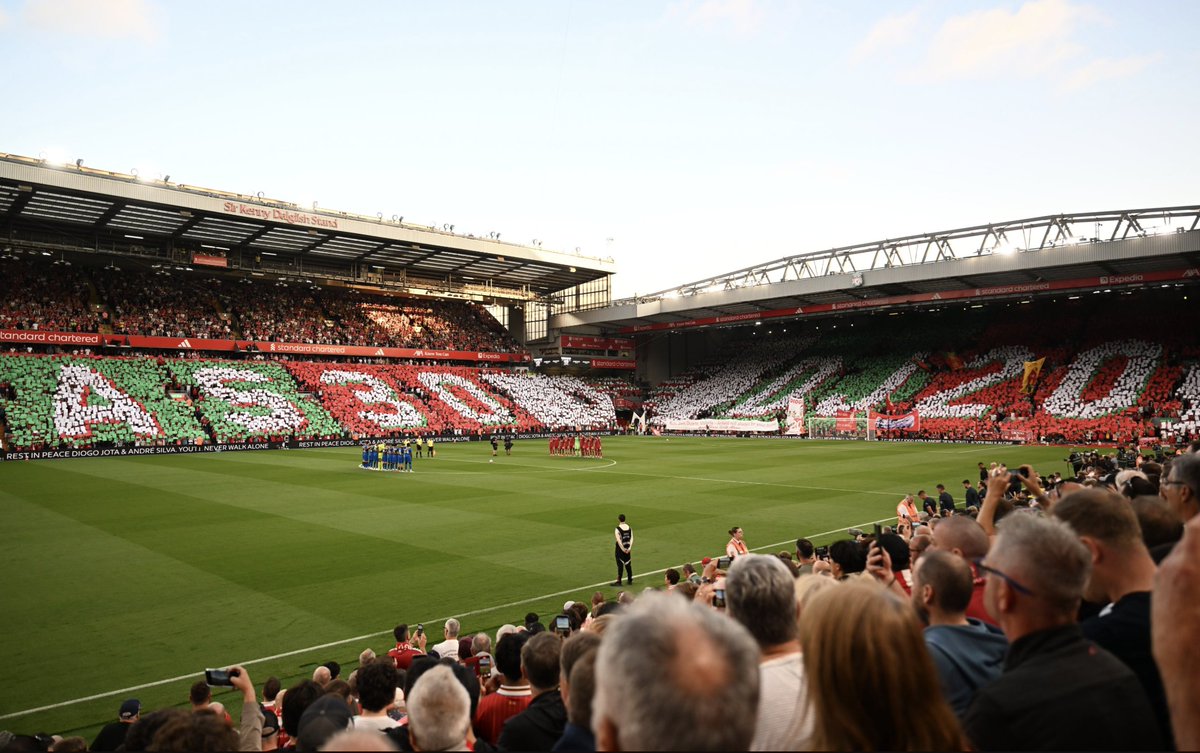 estoesanfield_'s tweet photo. #AS30
#DJ20
Anfield guardó un minuto de silencio por André y Diogo.
#YNWA https://t.co/vPOJ0kwZLT