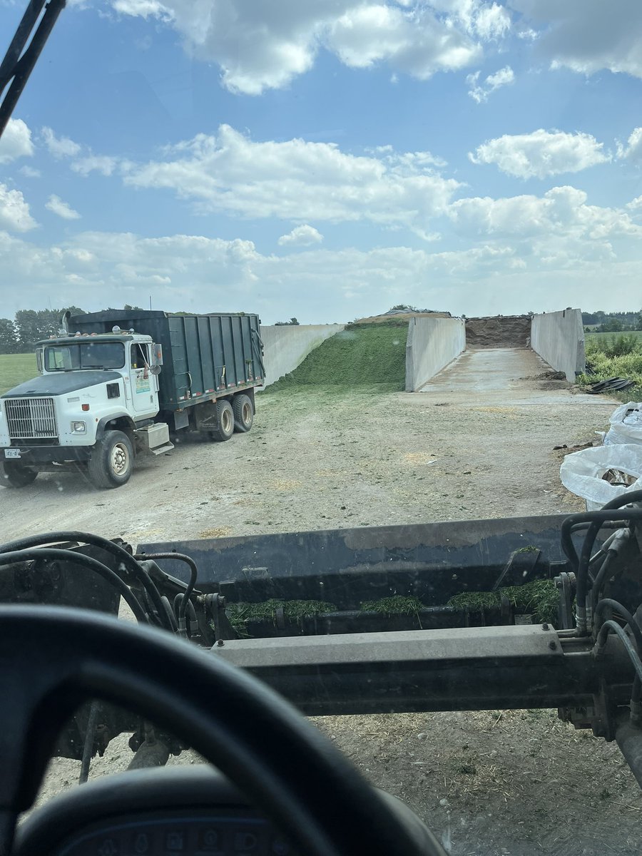 Good beat for packing 3rd cut! #hay25