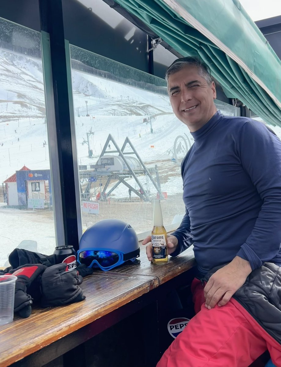 GabrielSalgadoA's tweet image. #snowboard #lasleñas #mendoza2025 #abogado #derechodeimagen #gabrielsalgadoabogado