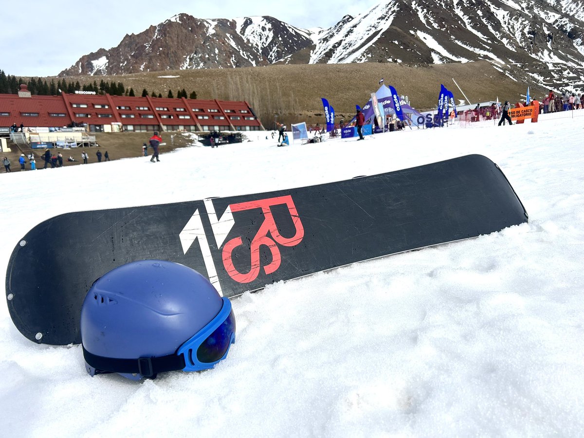 GabrielSalgadoA's tweet image. #snowboard #lasleñas #mendoza2025 #abogado #derechodeimagen #gabrielsalgadoabogado