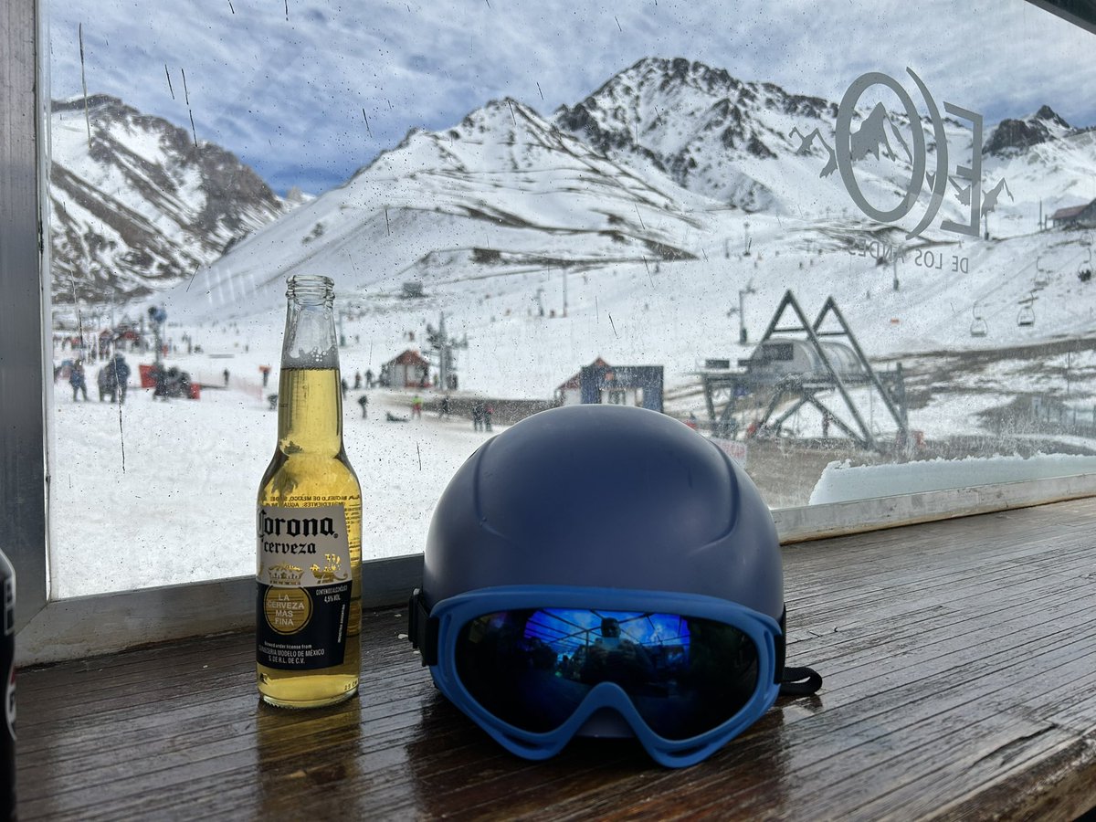 GabrielSalgadoA's tweet image. #snowboard #lasleñas #mendoza2025 #abogado #derechodeimagen #gabrielsalgadoabogado