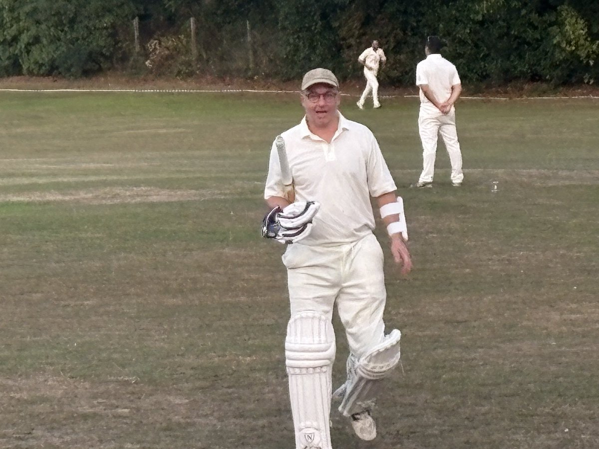 T20: Stoke 152-7 (18.5/20)

Harradine retires on 30*

Hildyard, (retired earlier on 33), comes back in.

Dot ball leaves no.11 on strike

Target 165