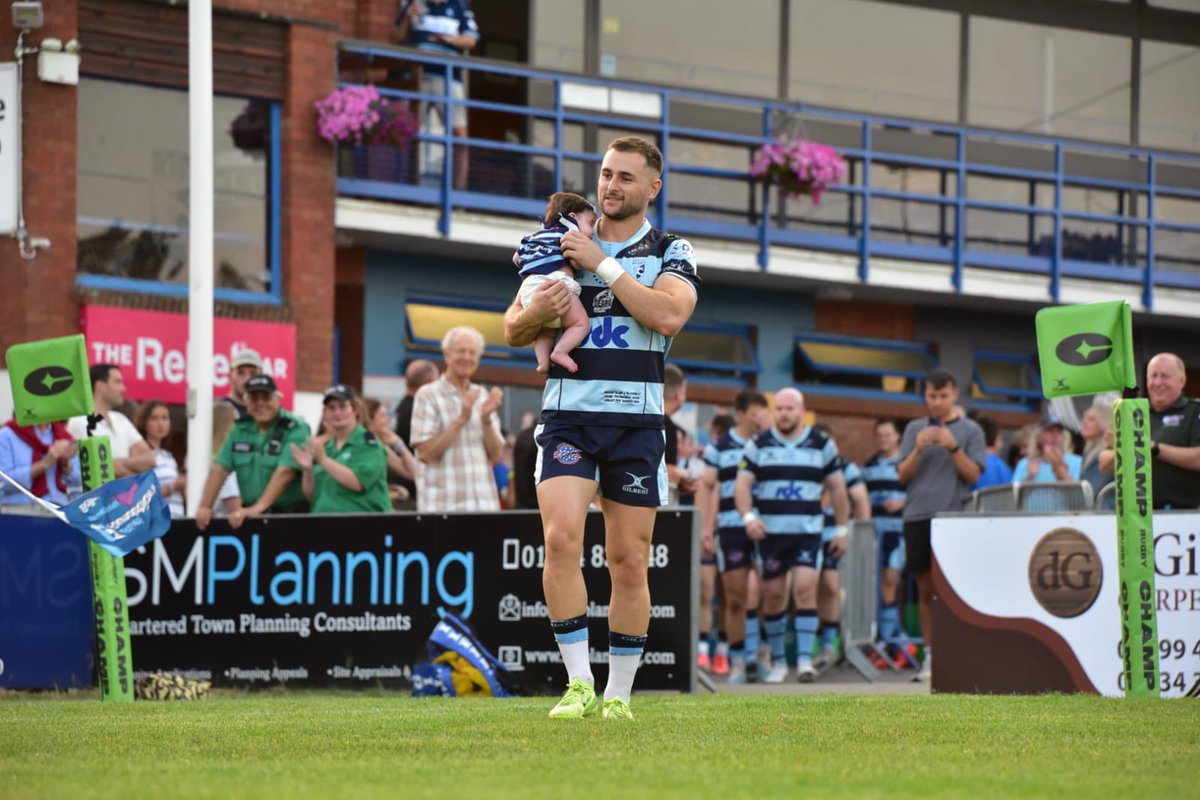 BedfordBluesRFC's tweet image. Skipper for the night. 
Leader of the team. 
Legend 💙