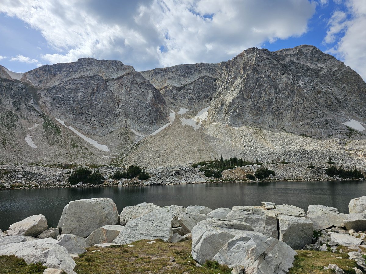 Langela_Spout's tweet photo. Are you a meteorologist? Do you want to issue warnings? Do you want to work with me in the great state of Wyoming? Do you like camping? I have good news! NWS Cheyenne will be hiring very soon! Let me know if you have any questions! #wxtwitter ⛈️ https://t.co/5EzAqLRNq9