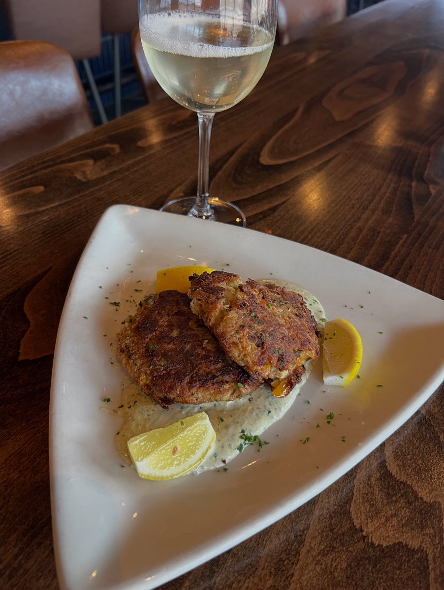 R_Crain's tweet image. Tonight’s Shareable Feature:  super Jumbo Lump Crab Cakes w/ a roasted poblano remoulade