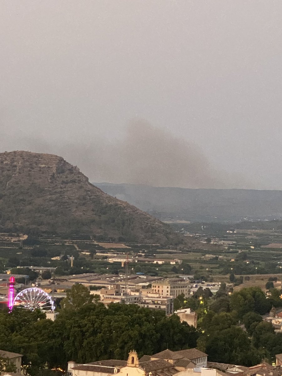 Incendi a Xàtiva o Lloc Nou, darrere del Puig? <a href="/GVA112/">Emergències 112CV</a> Els bombers anaven cap aquella zona. <a href="/BombersValencia/">Bombers Consorci VLC</a>