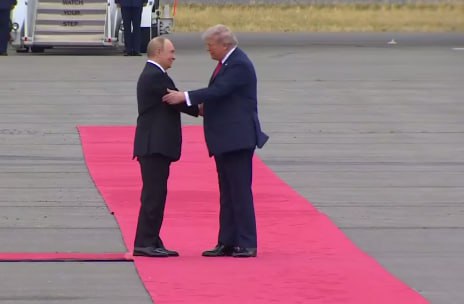 🇷🇺🤝🇺🇸 Prima stretta di mano