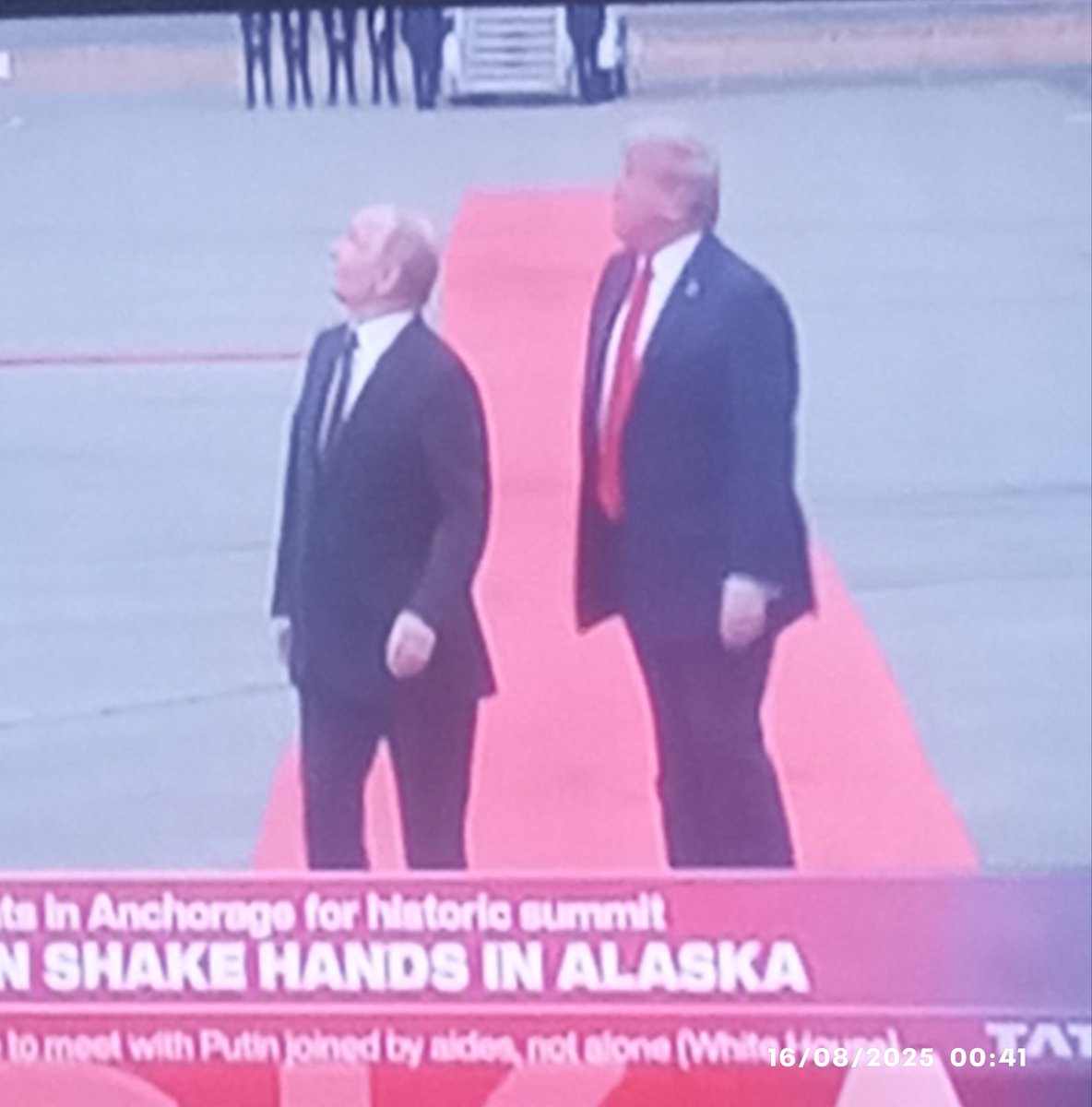 #Putin #Trump #Alaska 
Are they Waiting for Zelensky 😂