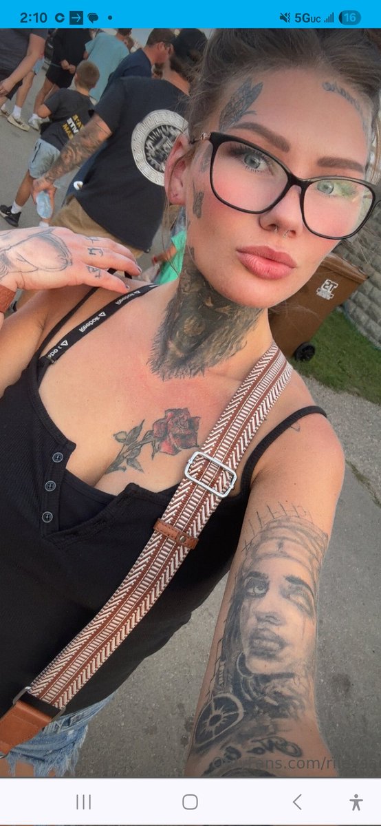 rileysara69's tweet photo. County Fair stuff today!  Music, beer, all sorts of naughty food. ❤️😄
Wish you could be here too!! 💋 https://t.co/5nzWEQLRDM