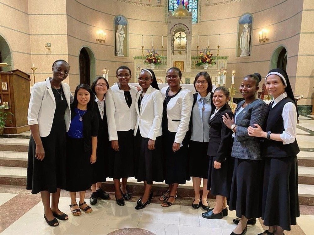 Michaelmrw's tweet image. August 15th each year is the date the Sisters of Charity in Houston hold a ceremony of admission to the order. of the Sacred Heart..I the 1950s, I was an Altar Server assisting their Chaplain, Father Reabeau, at that event. The Italian Renaissance of this monastery is unique,…