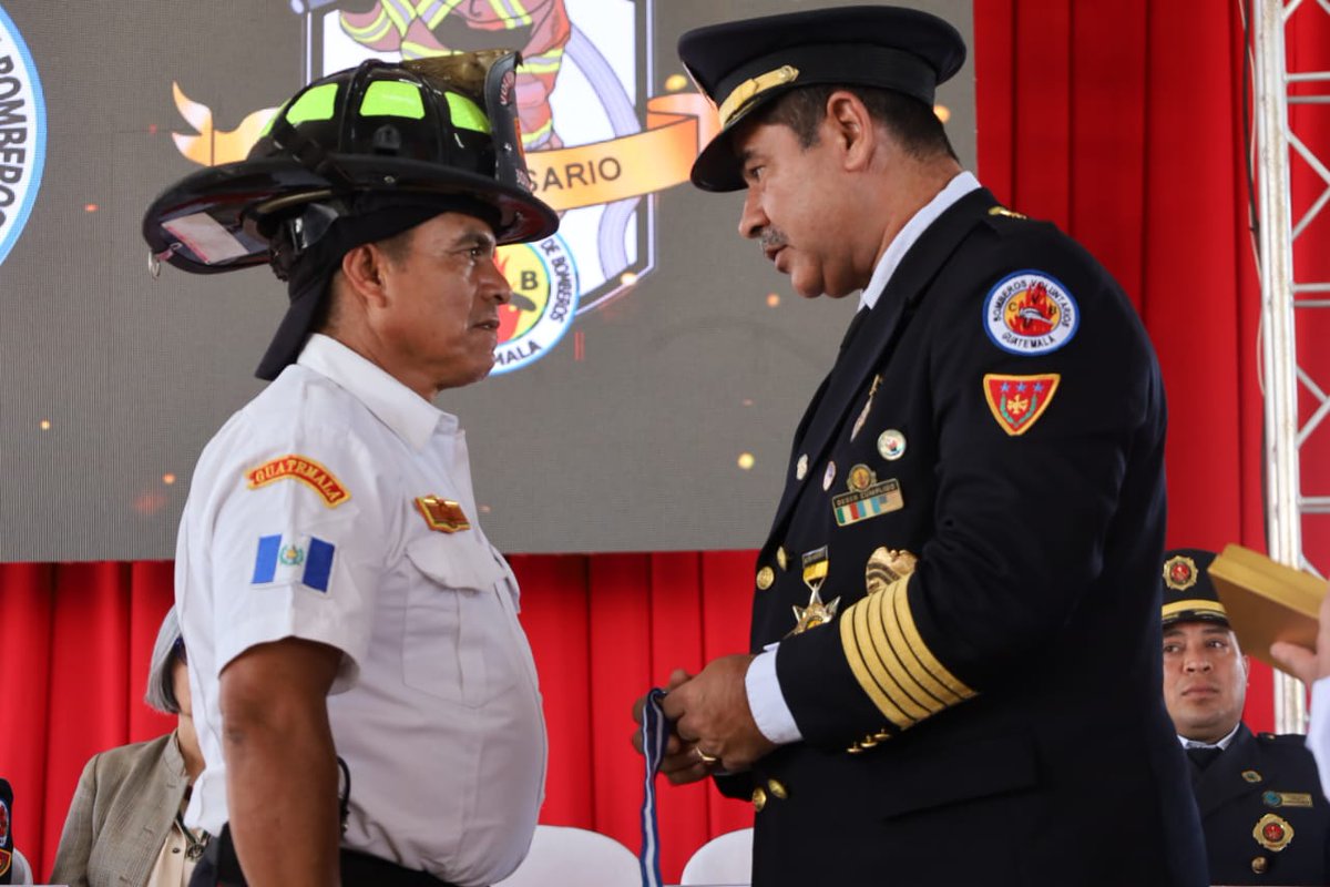 Bomberos Voluntarios tweet media