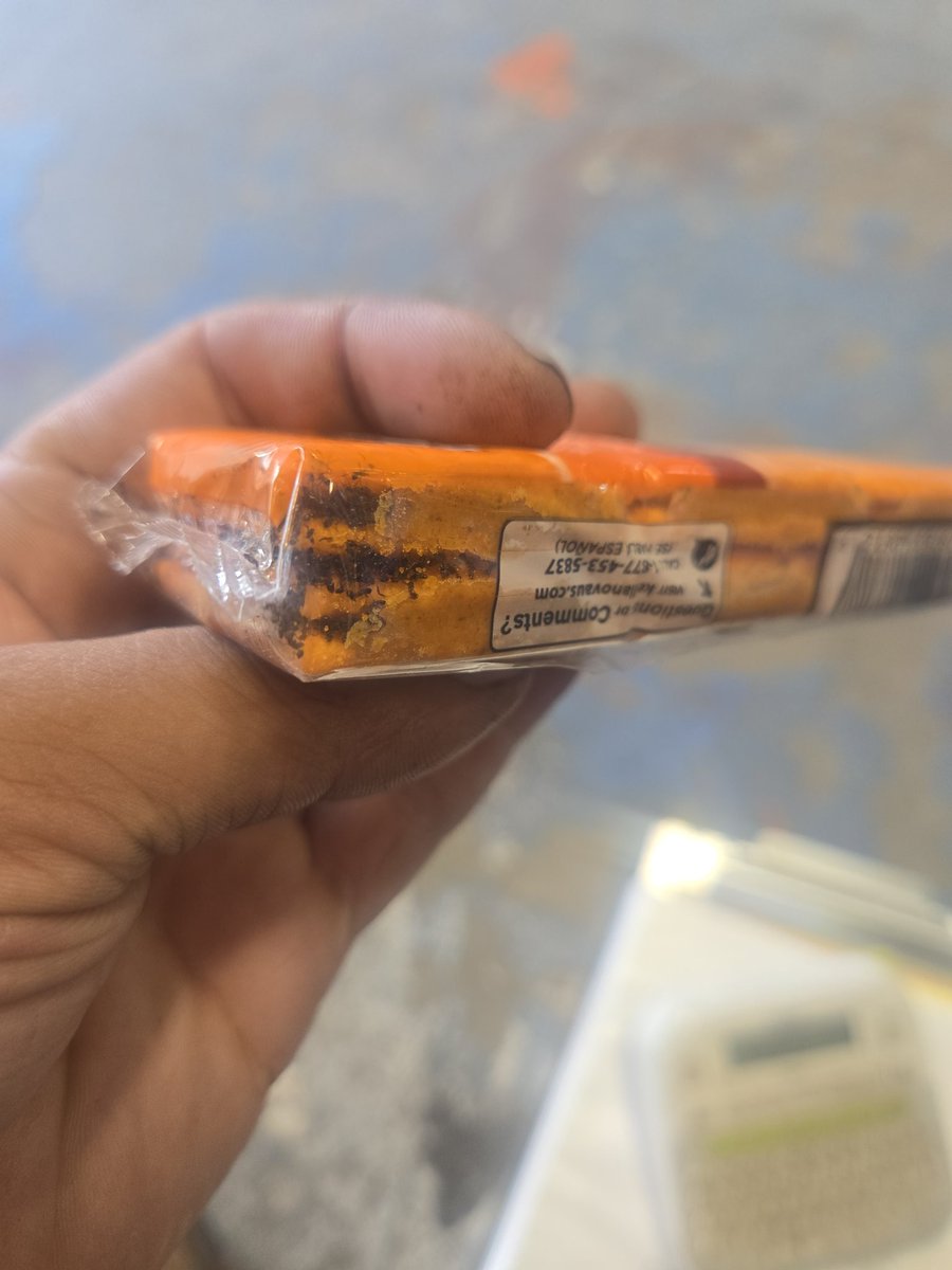 0040MikeMike's tweet photo. @KelloggsUS  third one from the pack with dead ants got it from Walmart you guys got a ant problem at your packing plant https://t.co/8bJvHTnvil