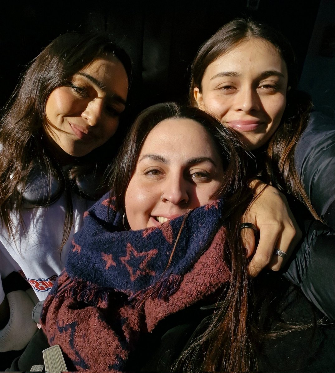 Literalmente voy a empapelar mi casa con esta foto, uds saben lo mucho que yo soñé con este momento.
Las amo y las voy amar siempre, toda mi vida. 💘🥹