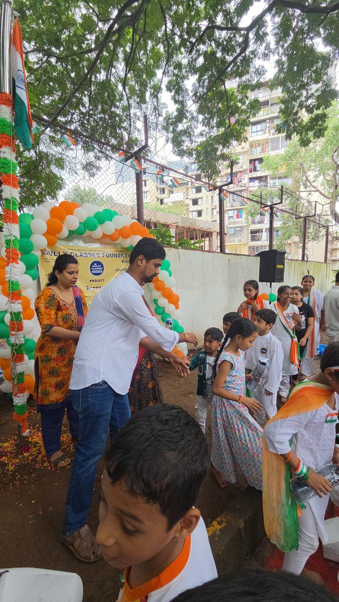 gullyclasses's tweet image. (6/6)
Here’s to unity, freedom, and building a brighter future together! 🙌🇮🇳
#IndependenceDay #GullyClassesFoundation #79thIndependenceDay #UnityInDiversity #CommunityLove #WithTheKids