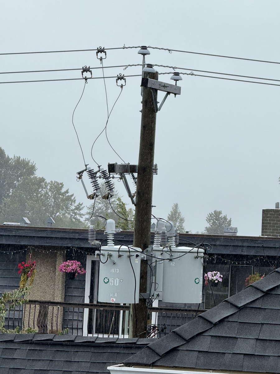 michaelmottisha's tweet photo. @bchydro Our local Power Transformers hard at work on this rainy day #PoweredInBC ⚡️ https://t.co/YOIwqNWsoF