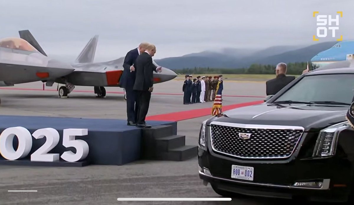 Мы живём в мире, в котором похитителя детей, убийцу, оккупанта, диктатора и международного преступника встречают красной дорожкой и кинокамерами

А его жертвам предъявляют обвинения за то, что в их стране война и на президенте страны нет костюма

Пойду, может пройдусь, я не знаю