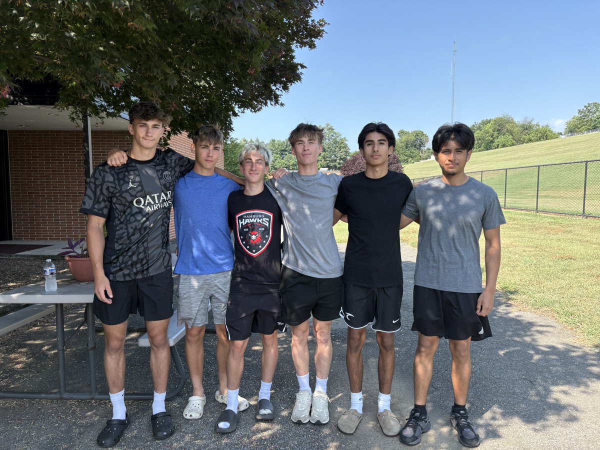 HawkNationSoc's tweet image. Last day of doubles in the books. Boys have been grinding each day. Better today than they were yesterday.

So proud of their effort.  

Below you will find our Sr, Jr, So, and Fr. 

Soccer family is coming together, with our 1st scrimmage vs Blue Mnt on Monday.

#LetsGooooo