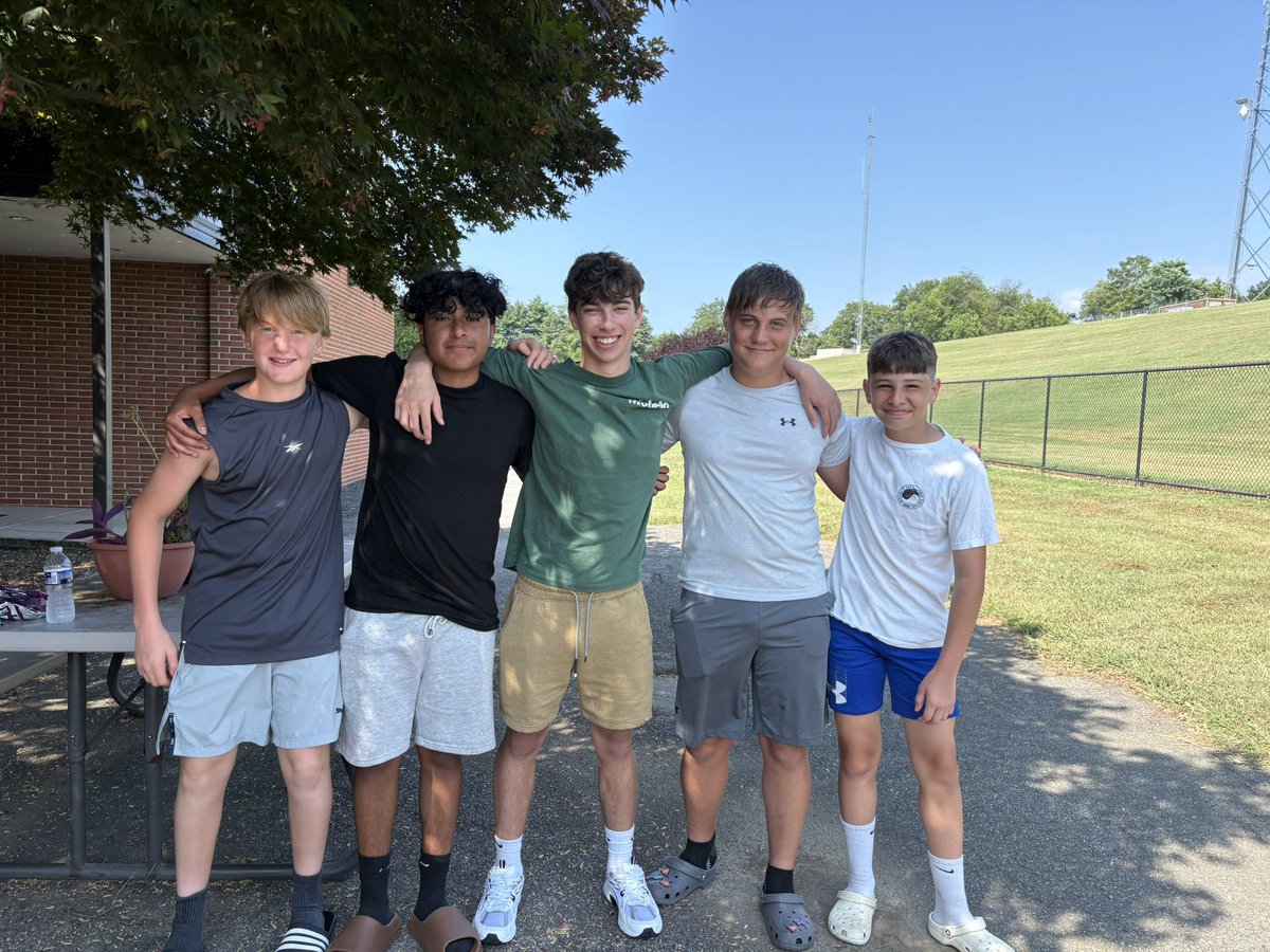 HawkNationSoc's tweet image. Last day of doubles in the books. Boys have been grinding each day. Better today than they were yesterday.

So proud of their effort.  

Below you will find our Sr, Jr, So, and Fr. 

Soccer family is coming together, with our 1st scrimmage vs Blue Mnt on Monday.

#LetsGooooo