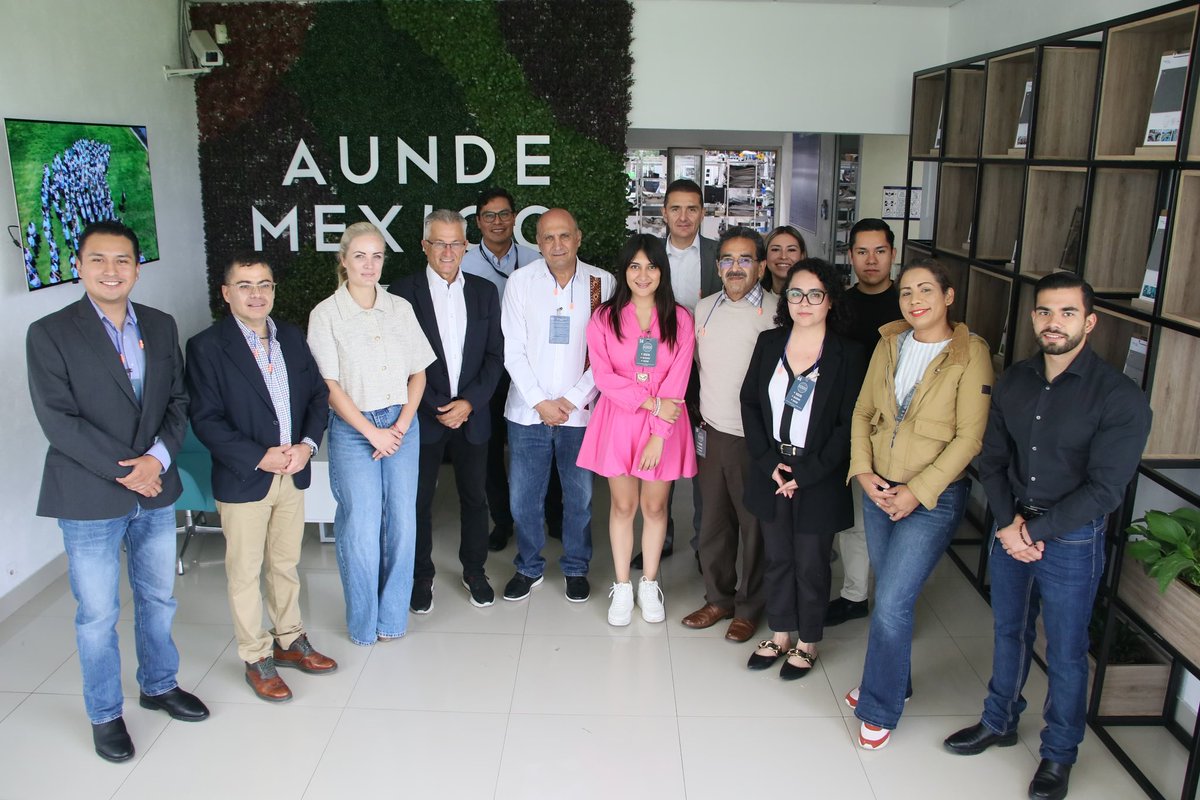 SedetraGobPue's tweet photo. Nuestro titular @VictorGabCh realizó un recorrido por las instalaciones de Aunde México en Huejotzingo, empresa líder en textiles para la industria automotriz que genera más de 1,400 empleos y continúa expandiéndose con tecnología de vanguardia y procesos sostenibles.

Desde el @Gob_Puebla reforzamos la colaboración con quienes apuestan por el talento poblano, impulsan la economía y cuidan el medio ambiente. Creemos en un desarrollo que genere bienestar para todas y todos. #PensarEnGrande ✨