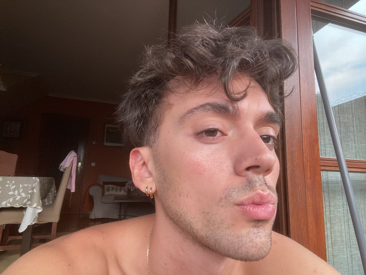 Botines🦦 tweet media