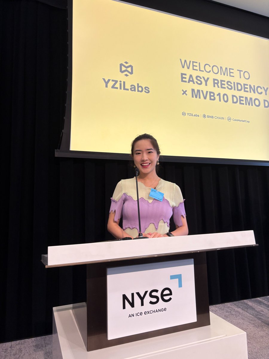 dlifexyz's tweet image. dLife is on the stage

#MVB10 #InsideMVB