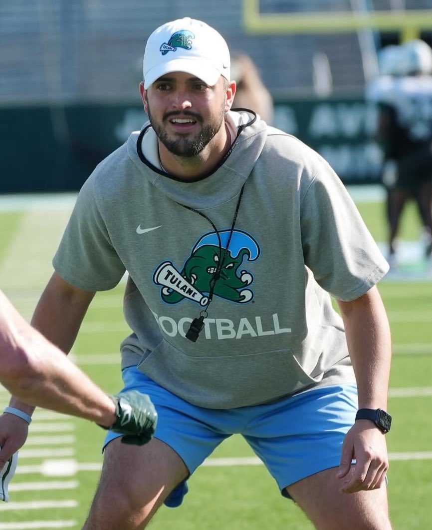 Tulane Football News๐๐๐ง (@tulnrecruiting) on Twitter photo ๐2025 Football Staff/Support Preview๐
Collin D'Angelo(<a href="/CollinDAngelo/">Collin D'Angelo</a>)
๐ฏQuarterbacks/Offensive Analyst๐ฏ
Bio:
๐ Madisonville, LA
๐ LSU Alum
๐ LSU Staff(2015-2021)
- Player Personnel Analyst
- Director of Player Personnel
- Offensive Analyst
๐ ๐2025 Football Staff/Support Preview๐
Collin D'Angelo(<a href="/CollinDAngelo/">Collin D'Angelo</a>)
๐ฏQuarterbacks/Offensive Analyst๐ฏ
Bio:
๐ Madisonville, LA
๐ LSU Alum
๐ LSU Staff(2015-2021)
- Player Personnel Analyst
- Director of Player Personnel
- Offensive Analyst
๐