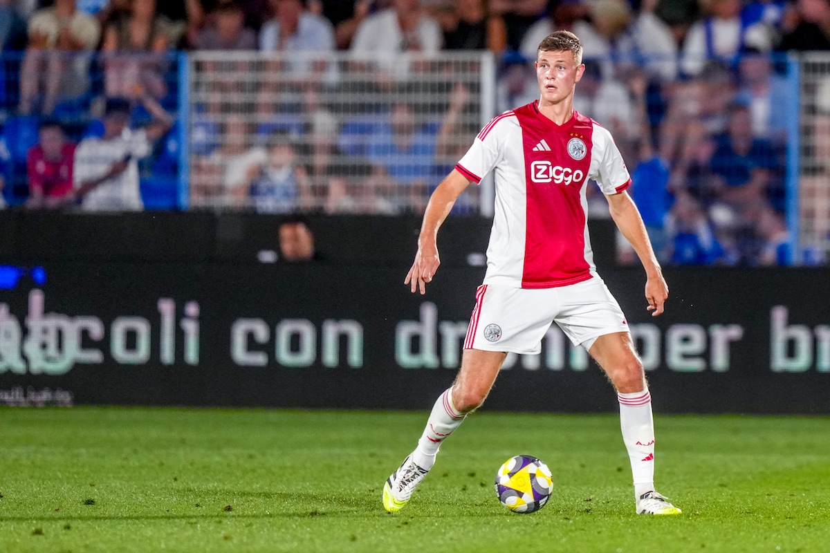 Soofslab's tweet image. ⚪️🔴⚪️ JANSE NAAR FC GRONINGEN! 💥 Verdediger vertrekt tijdelijk om broodnodige Eredivisie-ervaring op te doen. 📈 Slimme zet voor zijn ontwikkeling! Door Soof
#Ajax #FCGroningen #Eredivisie #TransferNieuws #Janse