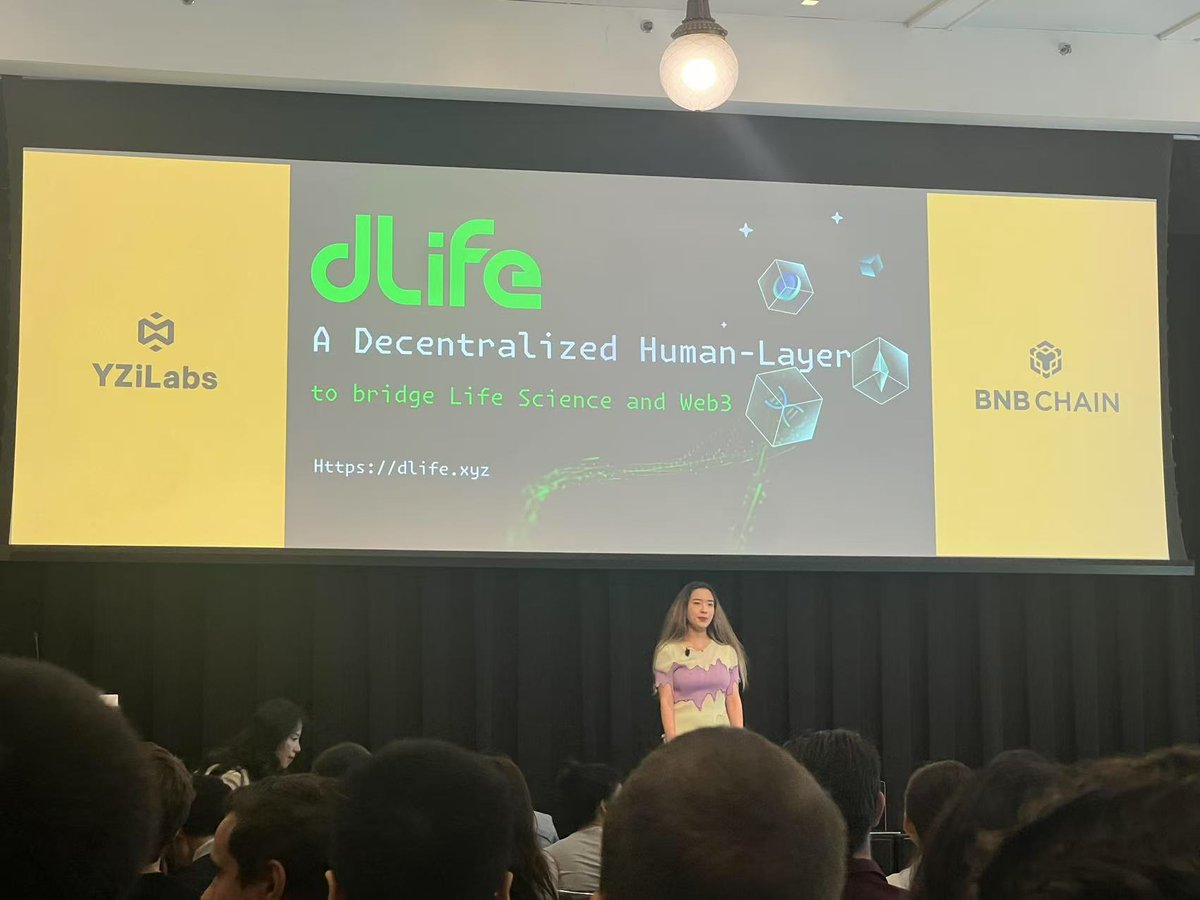 dlifexyz's tweet image. dLife is on the stage

#MVB10 #InsideMVB