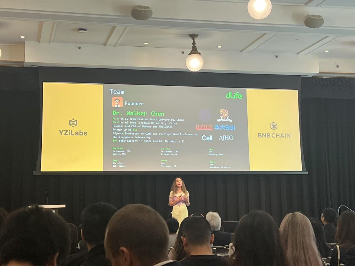 dlifexyz's tweet image. dLife is on the stage

#MVB10 #InsideMVB