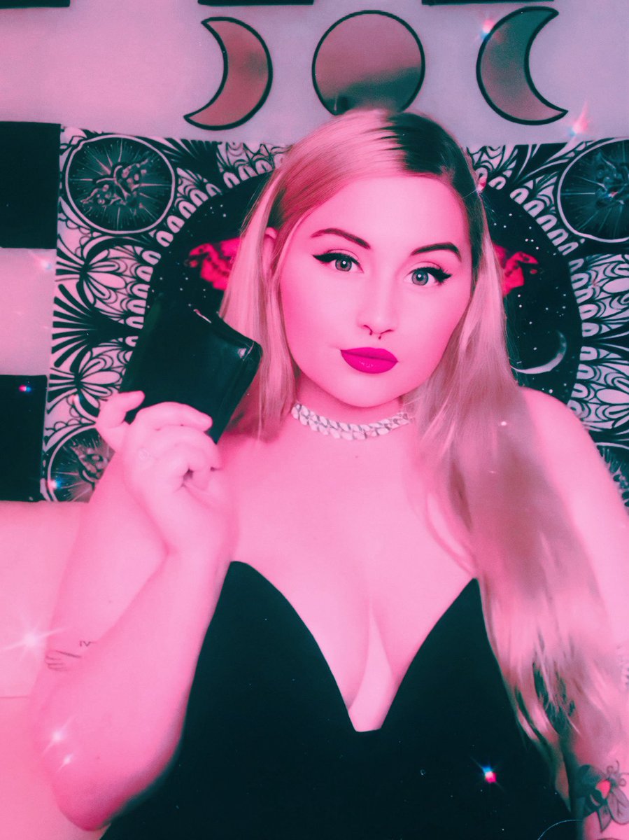 Having your world wrecked has never been so pretty &amp; pink 🎀