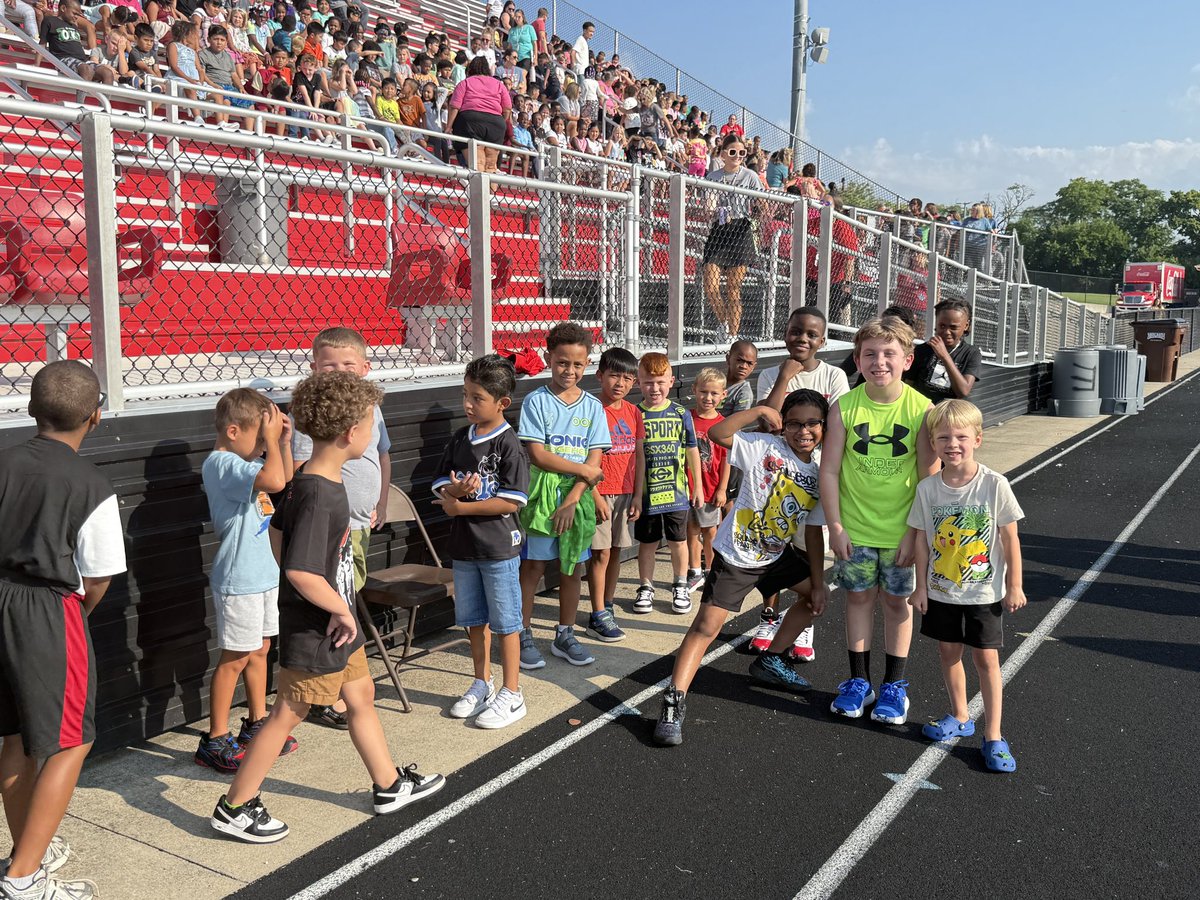 fcsdcentral's tweet image. Our Central students had a blast learning about our PBIS goals for the 25/26 school year! #RespectSelf #RespectOthers #RespectEnvironment
