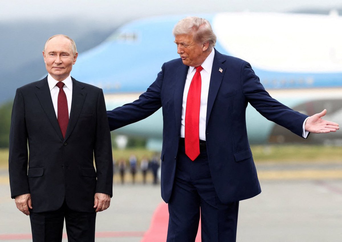 jurgen_nauditt's tweet image. Just look how proud the Botox pig looks.
The dumbest American president of all time is putting on the biggest propaganda show for putin.