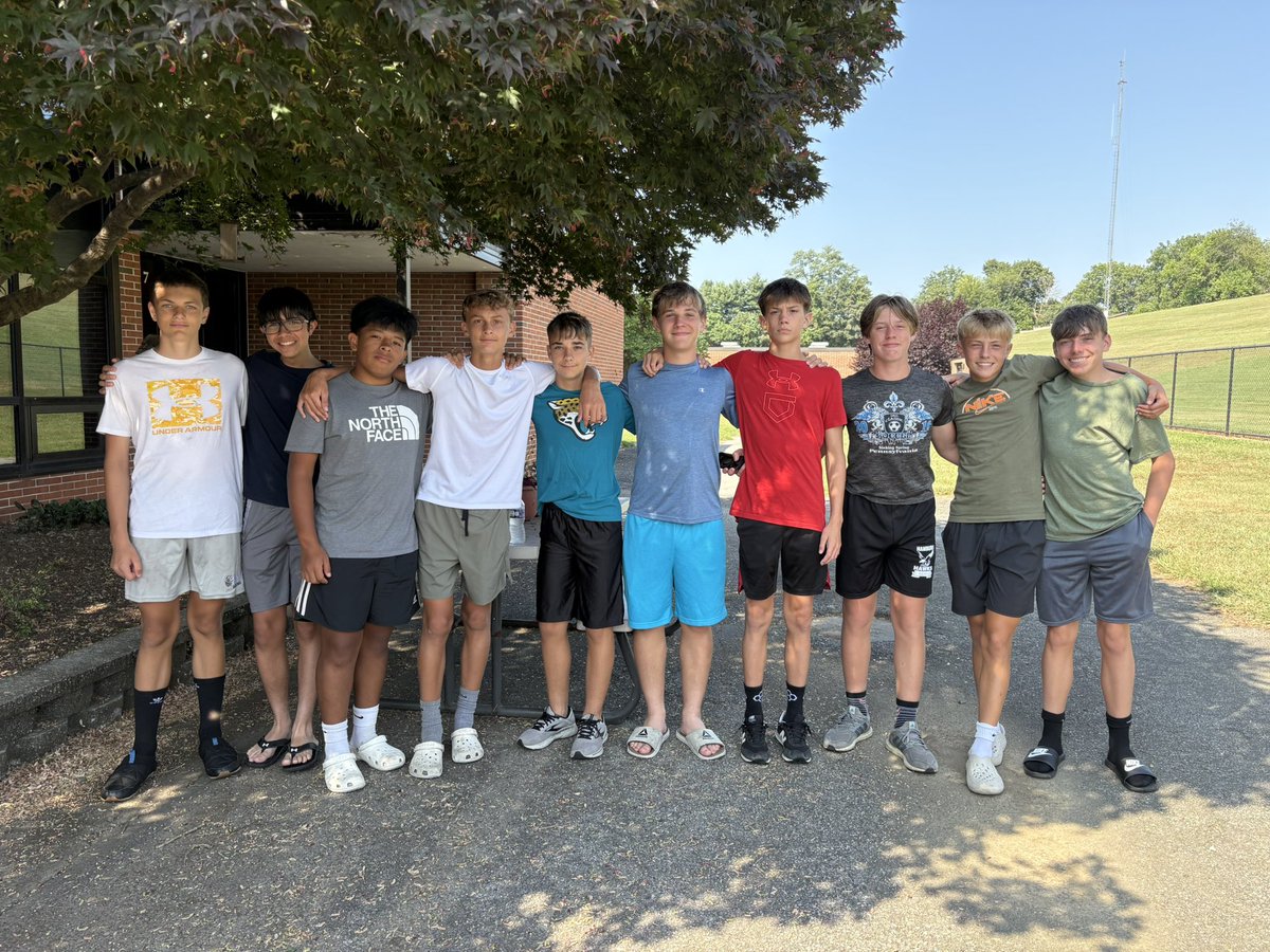 HawkNationSoc's tweet image. Last day of doubles in the books. Boys have been grinding each day. Better today than they were yesterday.

So proud of their effort.  

Below you will find our Sr, Jr, So, and Fr. 

Soccer family is coming together, with our 1st scrimmage vs Blue Mnt on Monday.

#LetsGooooo