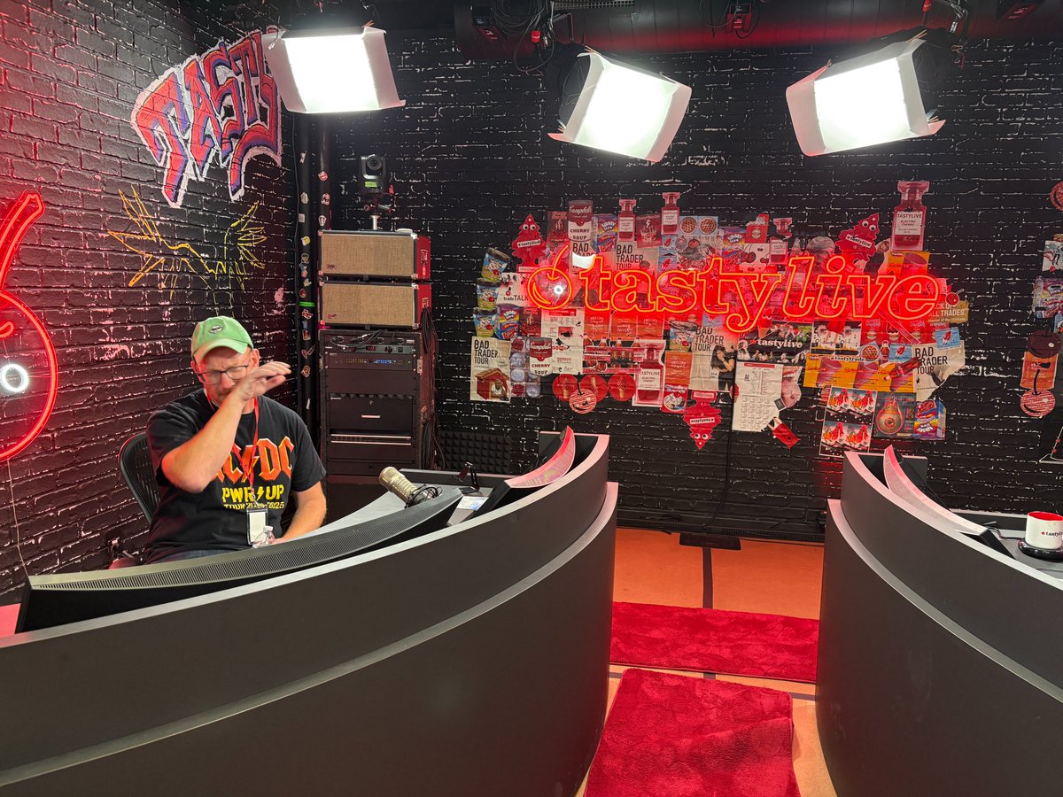 Awesome to visit the studio and then watch Tom and Tony own the market this morning. Special thanks to Liz for the "$2 Dollar" studio tour and Tom &amp; Tony for the real time clinic at Thalia Hall. Great people across the entire spectrum. <a href="/LIZJNYshow/">The LIZ & JNY Show</a> <a href="/tastyliveshow/">tastylive</a> <a href="/Tony_BATtista/">Tony Battista</a>