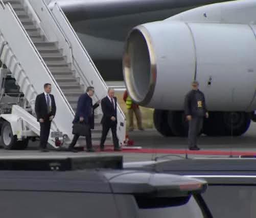 BREAKING: Vladimir Putin steps foot on American soil.