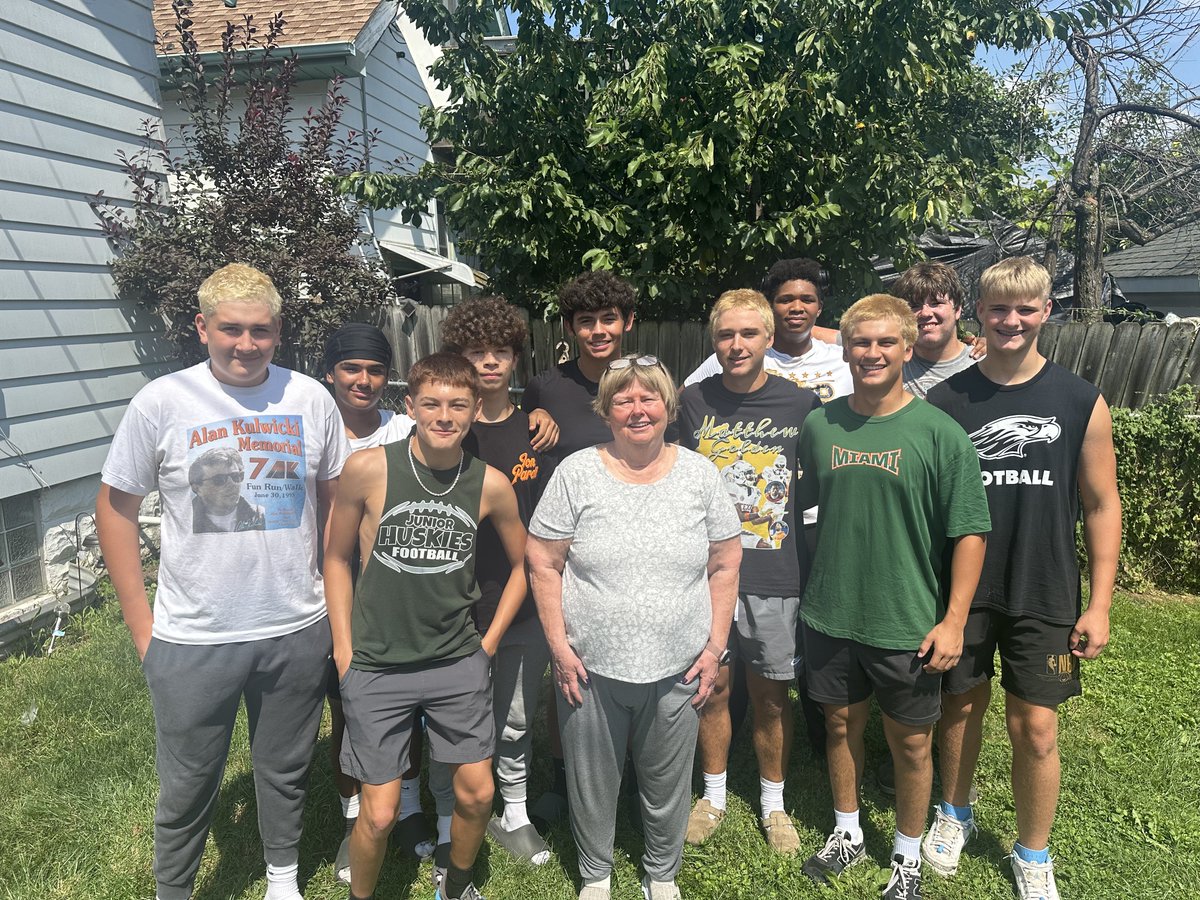 Nathan Hale Football tweet media