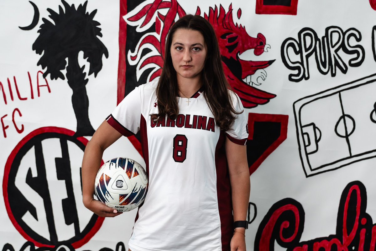 MackenzieJ257's tweet photo. New number. New place. Same face. 🐔🤙🏻#year1 https://t.co/hBIke9WAD2