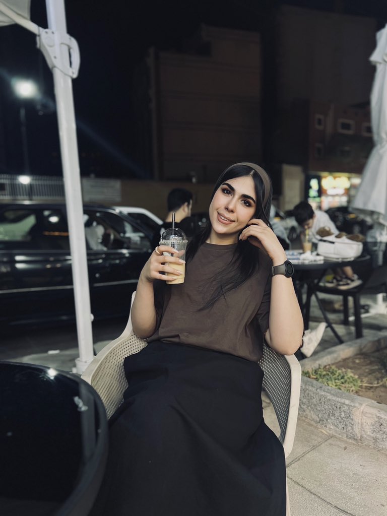 یه نفر بعد از ۴۰ روز بالاخره قهوه خورد،
دلم تنگ شده بود:)