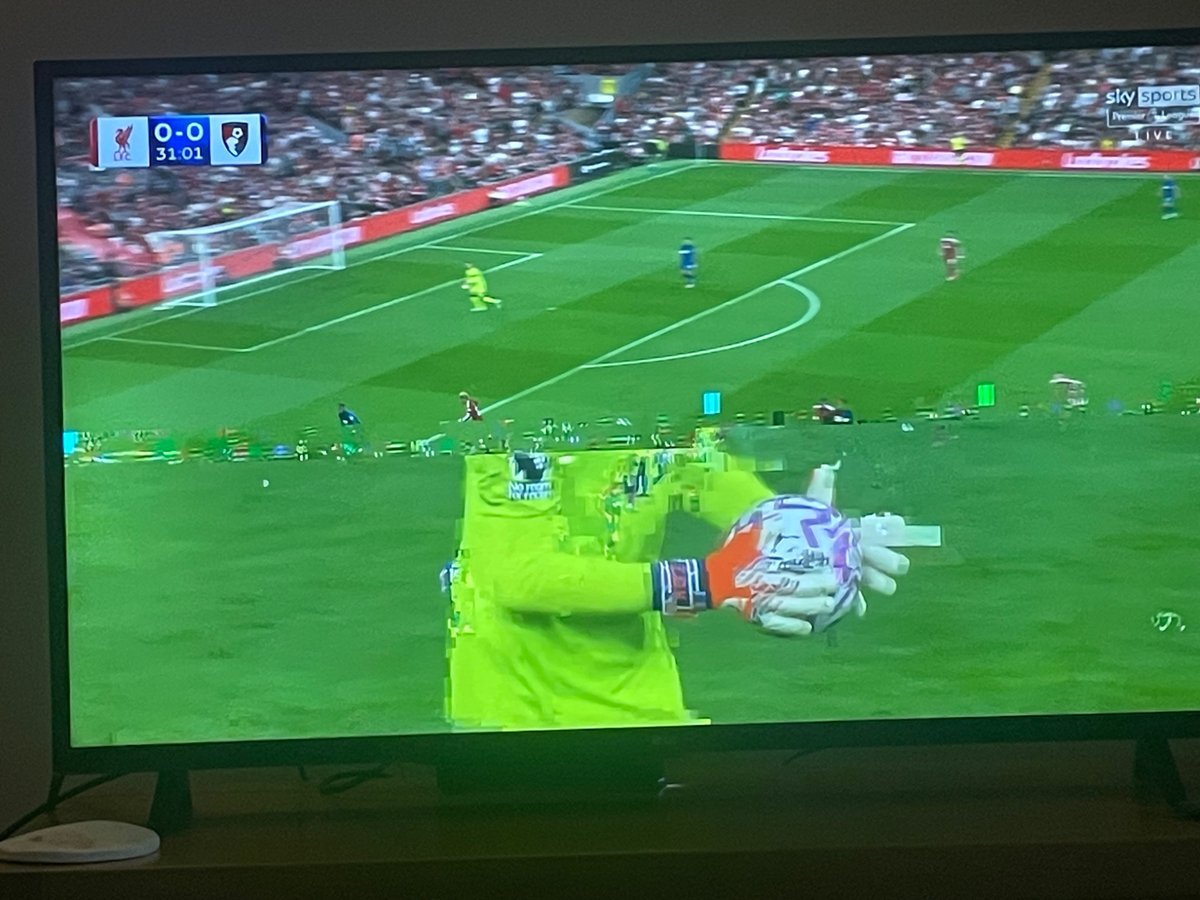 ofisapp's tweet photo. @SkySports can only hope the other 214 games this season don’t have this issue. Unwatchable. https://t.co/qFXT87n6vX