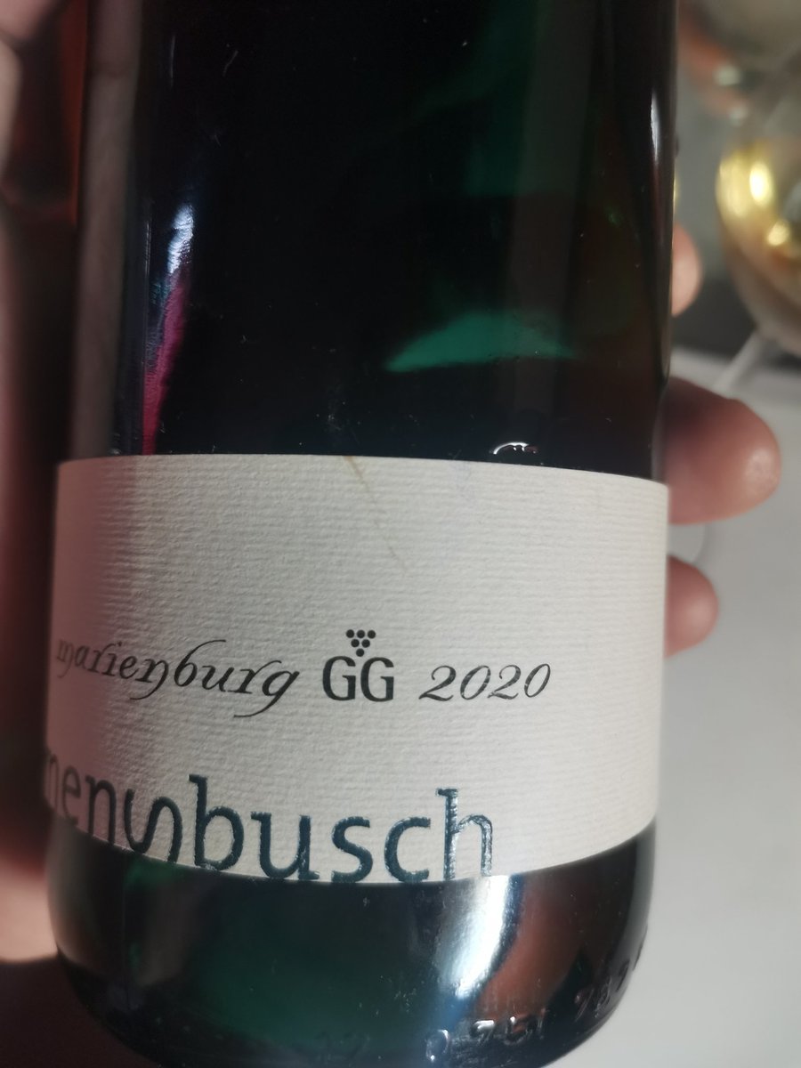 Malditovino's tweet photo. Después de los 2010 y 2011 la distancia de este 2020 estremece. Qué perfil de espera y concentración tienen los GG en esta casa #ClemensBusch #MoselFineWines #RieslingMonAmour #Marienburg https://t.co/v72QpAMe8s