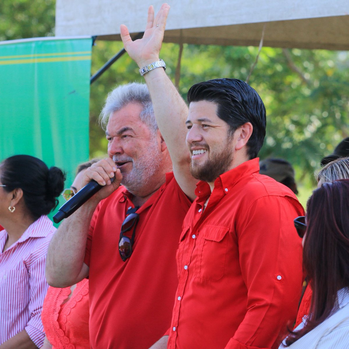 Yo acompaño a un líder comprometido con nuestra gente, <a href="/RobertoContreM/">Roberto Contreras🐤</a> , en una causa que fortalece el futuro de nuestra ciudad: apoyar a los niños de la Rivera Hernández con el deporte como camino sano y lleno de valores. ⚽
Porque invertir en ellos es invertir en un mejor