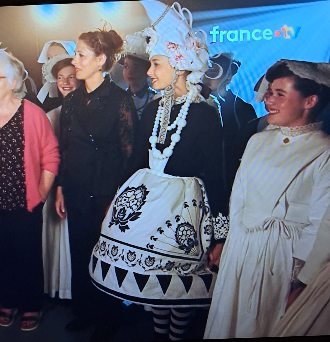 SoukainaBgg's tweet photo. Très beau costume ! 😍 #Interceltique #Interceltique25 #FIL https://t.co/kmG4SsOgZ3