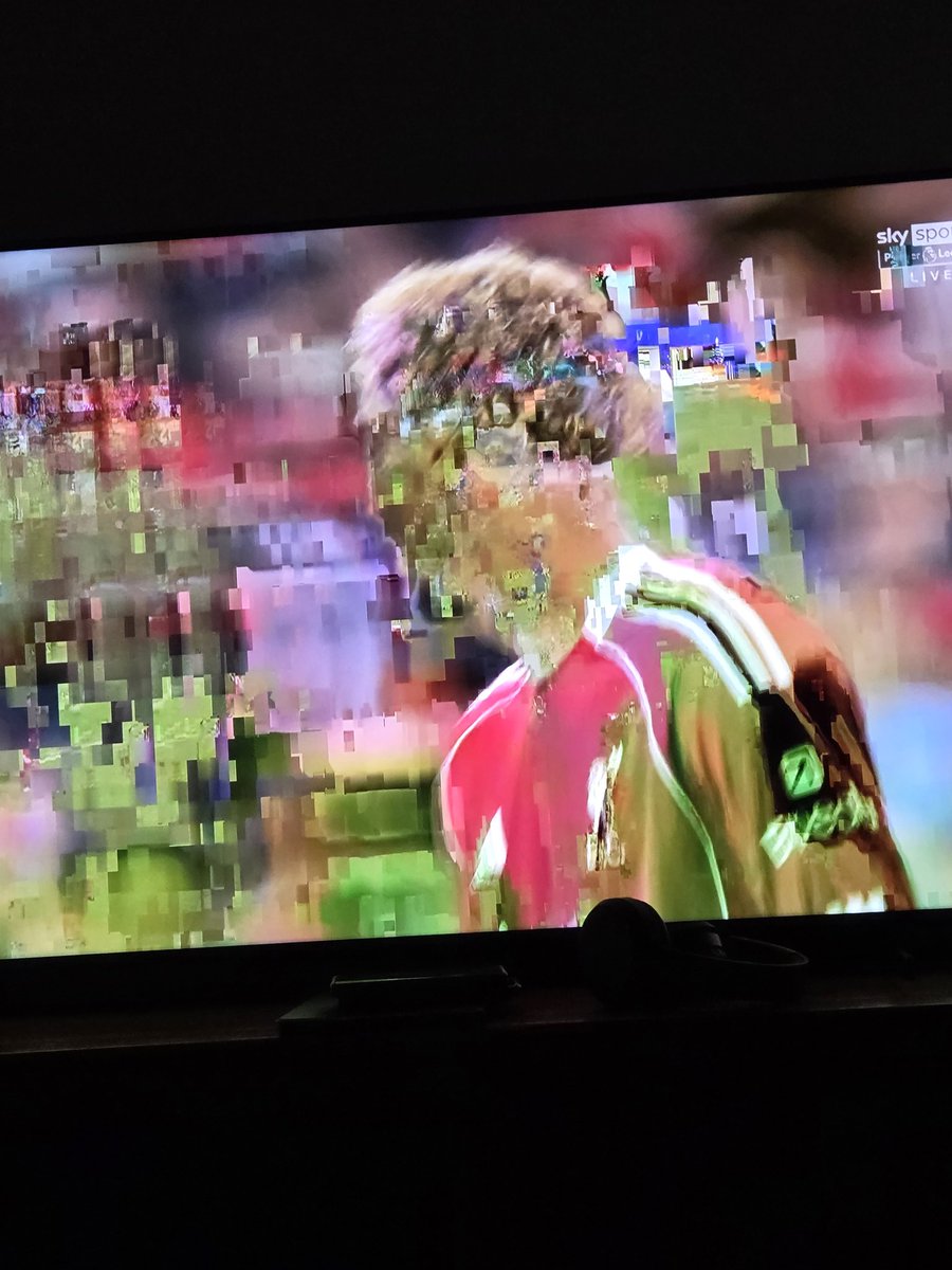 EmilySm16562124's tweet photo. @SkySportsPL 20 mim of this wtf https://t.co/5pUs18WPwH