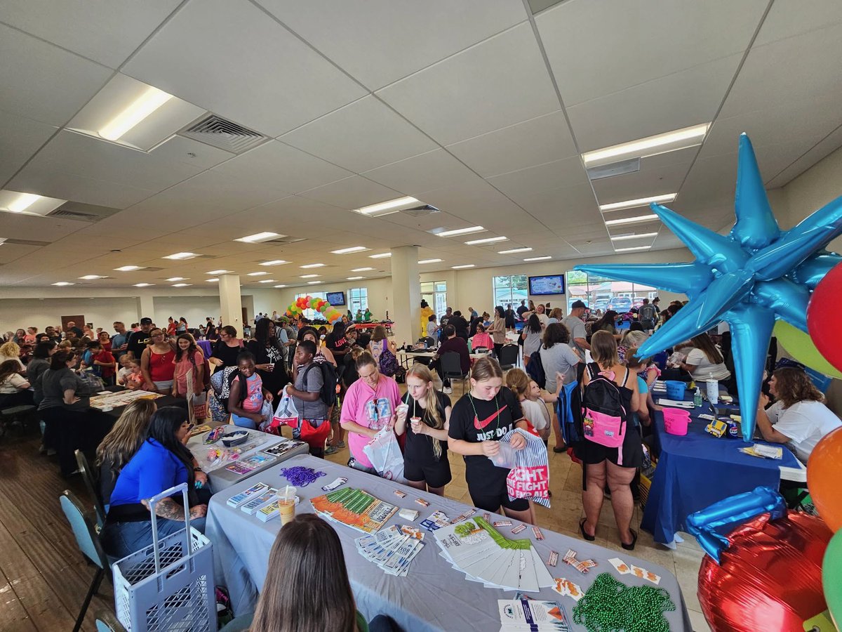 mercer_schools's tweet image. 📚✨ We had a blast at the Starting Points Back-to-School Bash at the Preservati Center! Loved connecting with students &amp;amp; families while sharing books and resources to kick off a year of learning &amp;amp; fun! #MercerCountySchools #BackToSchool #StartingPoints #LoveOfReading