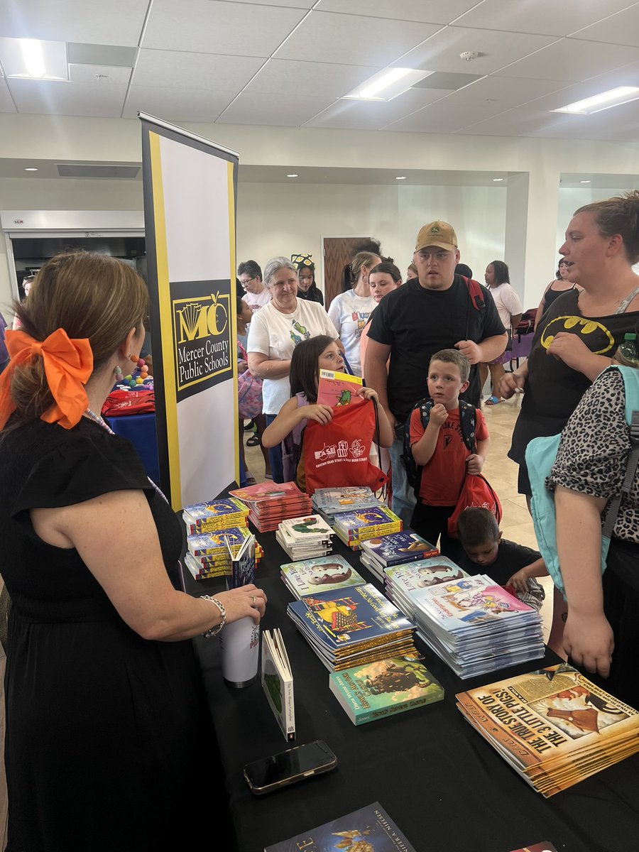 mercer_schools's tweet image. 📚✨ We had a blast at the Starting Points Back-to-School Bash at the Preservati Center! Loved connecting with students &amp;amp; families while sharing books and resources to kick off a year of learning &amp;amp; fun! #MercerCountySchools #BackToSchool #StartingPoints #LoveOfReading